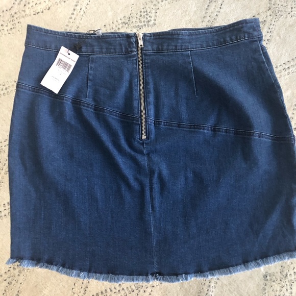 BCBGeneration Frayed Denim Mini skirt - Picture 5 of 5
